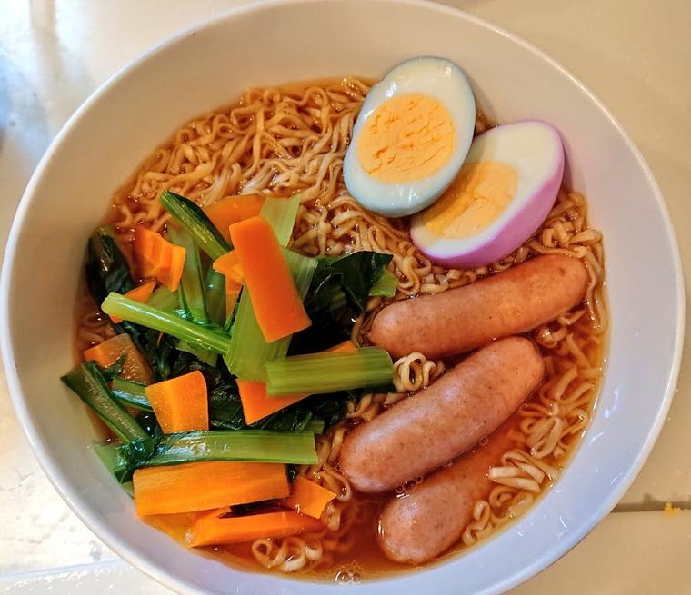 紫キャベツの卵のチキンラーメン