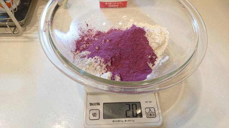 色変わりホットケーキの粉の計量